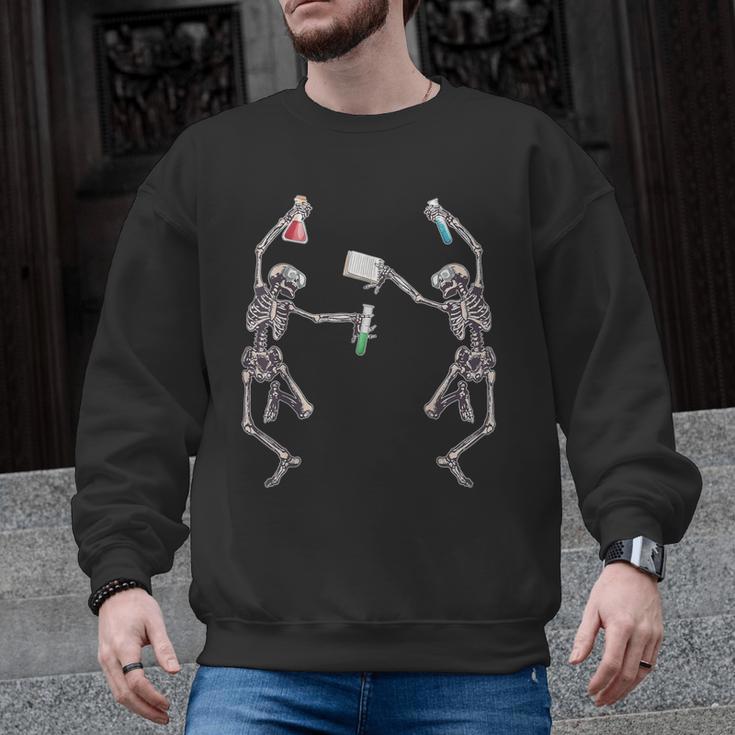 Science Teacher Dancing Skeleton Halloween Chemist Scientist Men Graphic Sweatshirt