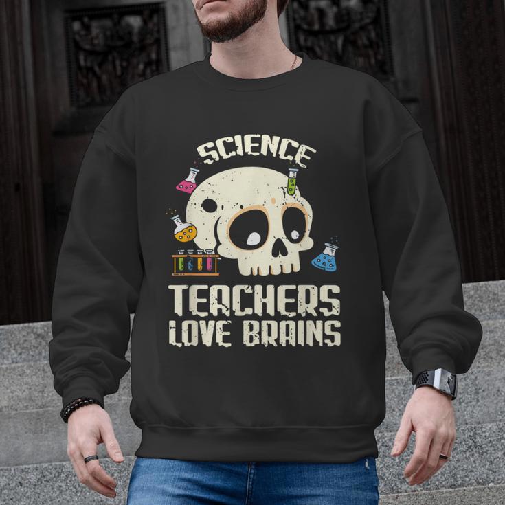 Science Teachers Love Brains Teachers Halloween Men Graphic Sweatshirt