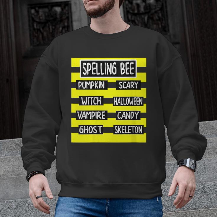 Spelling Bee Pun Halloween Costume For Teachers Men Graphic Sweatshirt