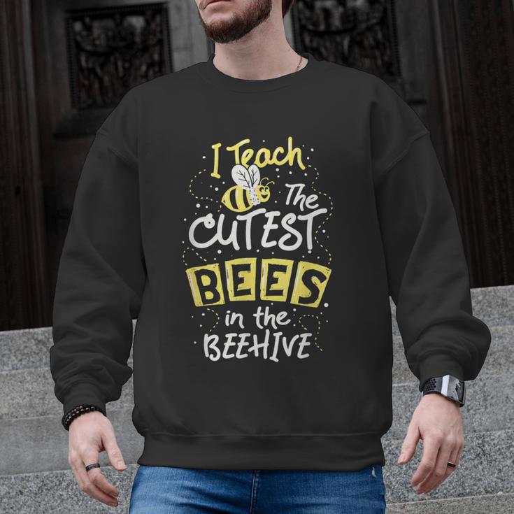 I Teach The Cutest Bees In The Beehive Kindergarten Teacher Men Graphic Sweatshirt