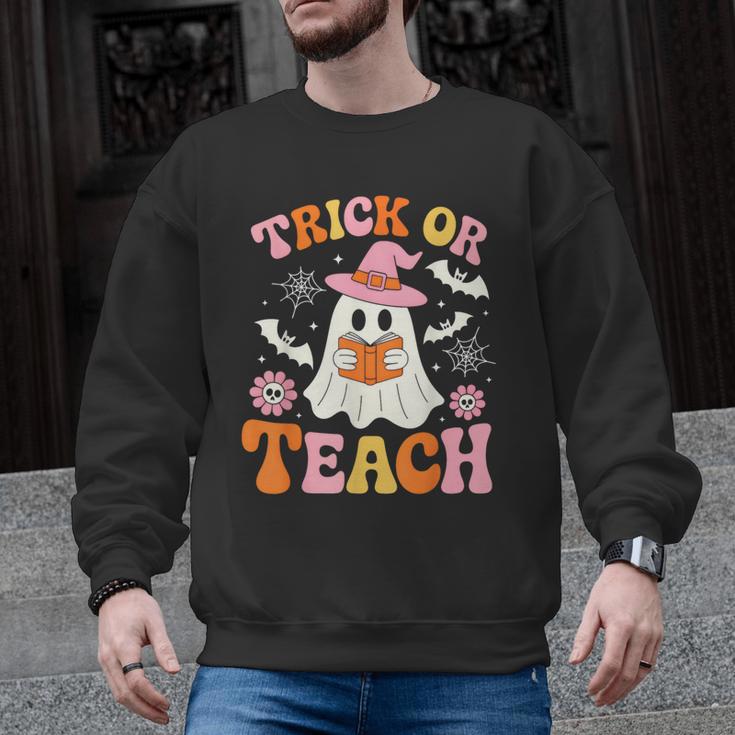 Trick Or Teach Cute Floral Ghost Teacher Halloween Costume Men Graphic Sweatshirt