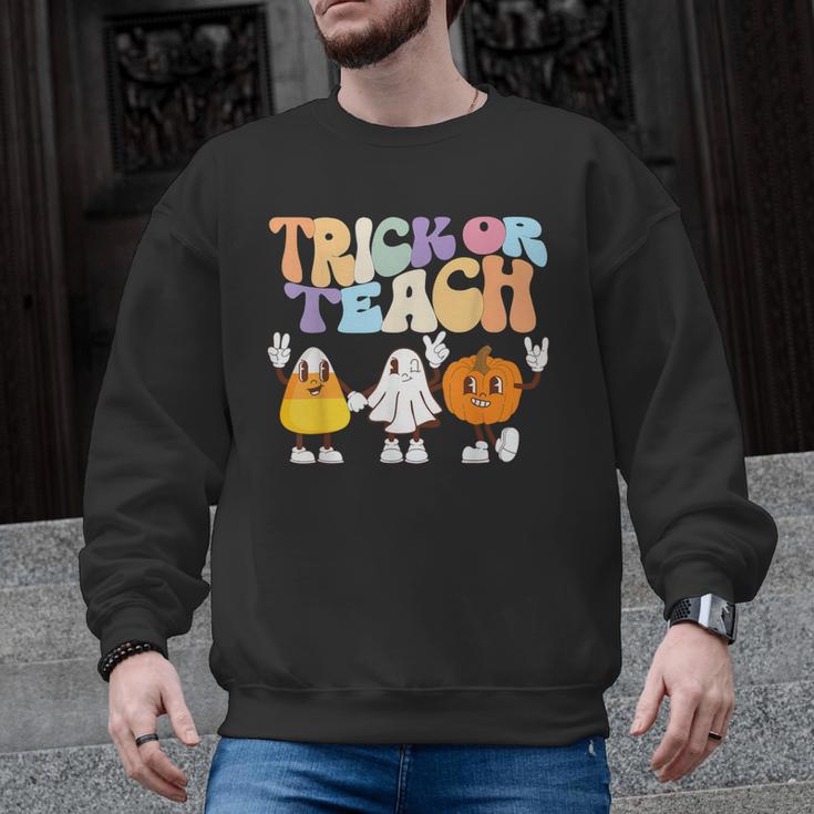Trick Or Teach Cute Halloween Teacher Men Graphic Sweatshirt
