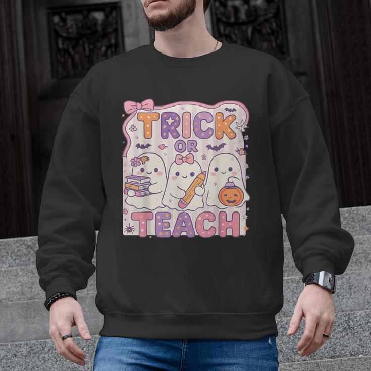 Trick Or Teach Retro Halloween Teacher Look Men Graphic Sweatshirt