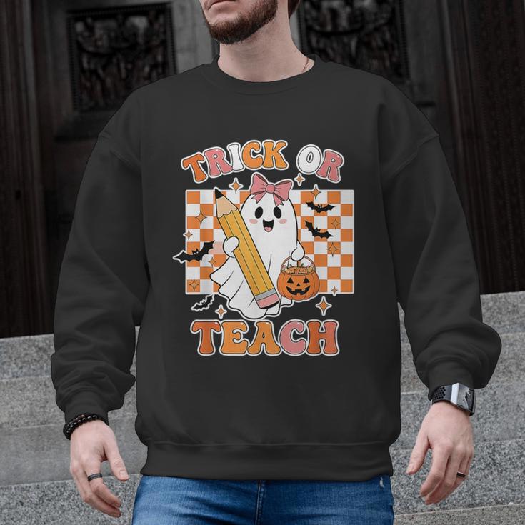 Vintage Teacher Shirt Women Trick Or Teach Halloween Men Graphic Sweatshirt