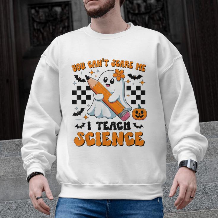 You Can't Scare Me I Teach Science Retro Teacher Halloween Men Graphic Sweatshirt