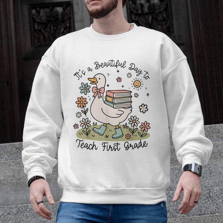 Cute Goose It's A Beautiful Day To Teach 1st Grade Teacher Men Graphic Sweatshirt
