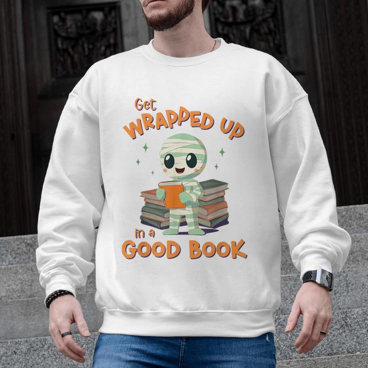 Cute Halloween Teacher Librarian Mummy Reading Books Men Graphic Sweatshirt