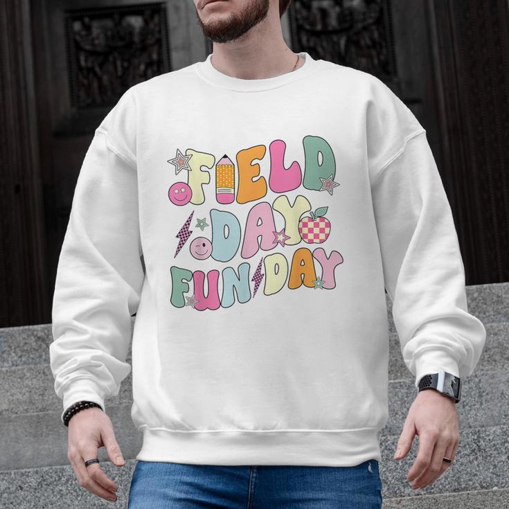 Field Day Fun Day Last Day Of School Teacher Student Men Graphic Sweatshirt