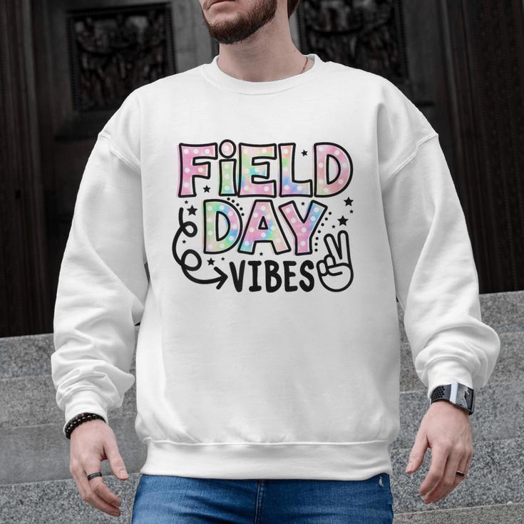 Field Day Vibes For Teacher Kids Happy Field Day 2025 Men Graphic Sweatshirt
