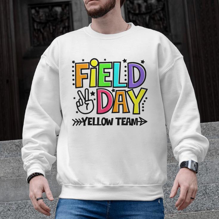 Field Day Yellow Team For Teacher Kids Field Day Games Men Graphic Sweatshirt