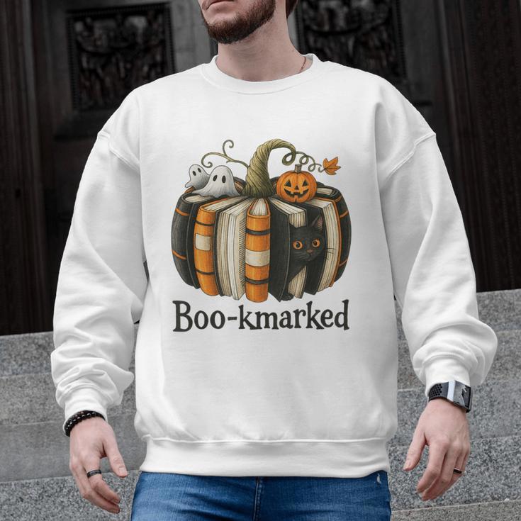 Fun Fall Book Lover Cute Teacher Student Halloween Men Graphic Sweatshirt