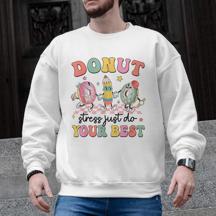 Groovy Donut Stress Just Do Your Best Testing Day Teachers Men Graphic Sweatshirt