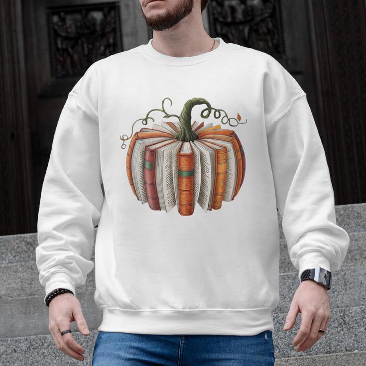 Halloween Teacher Librarians Fall Book Pumpkin Retro Reading Men Graphic Sweatshirt