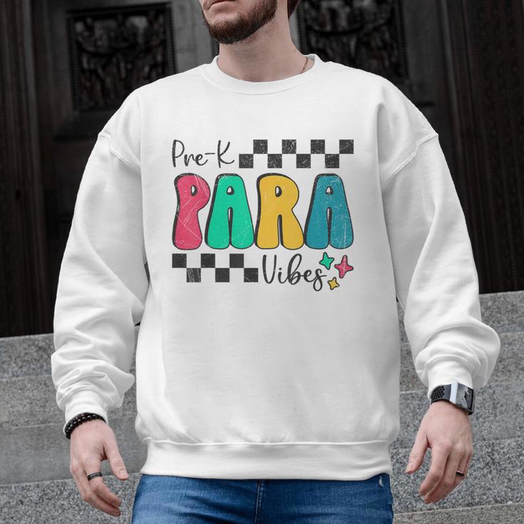 Pre-K Paraprofessional Teacher Back To School Vibes Men Graphic Sweatshirt