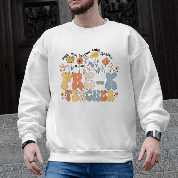 Pre-k Teacher Appreciation Teaching Wildflowers Men Graphic Sweatshirt