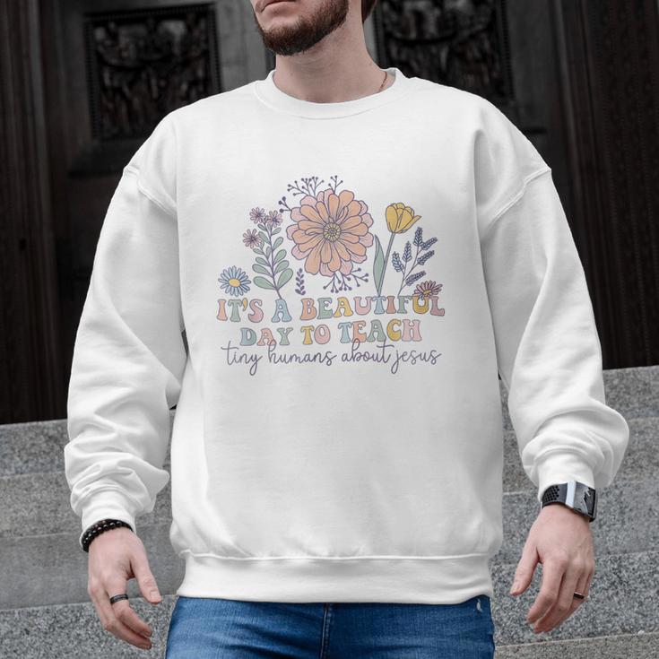Retro I Teach Tiny Humans About Jesus Christian Teacher Men Graphic Sweatshirt