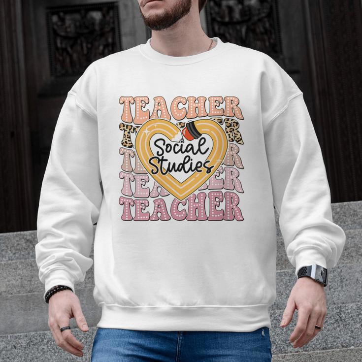 Social Studies Teacher Pencil Heart Leopard Back To School Men Graphic Sweatshirt