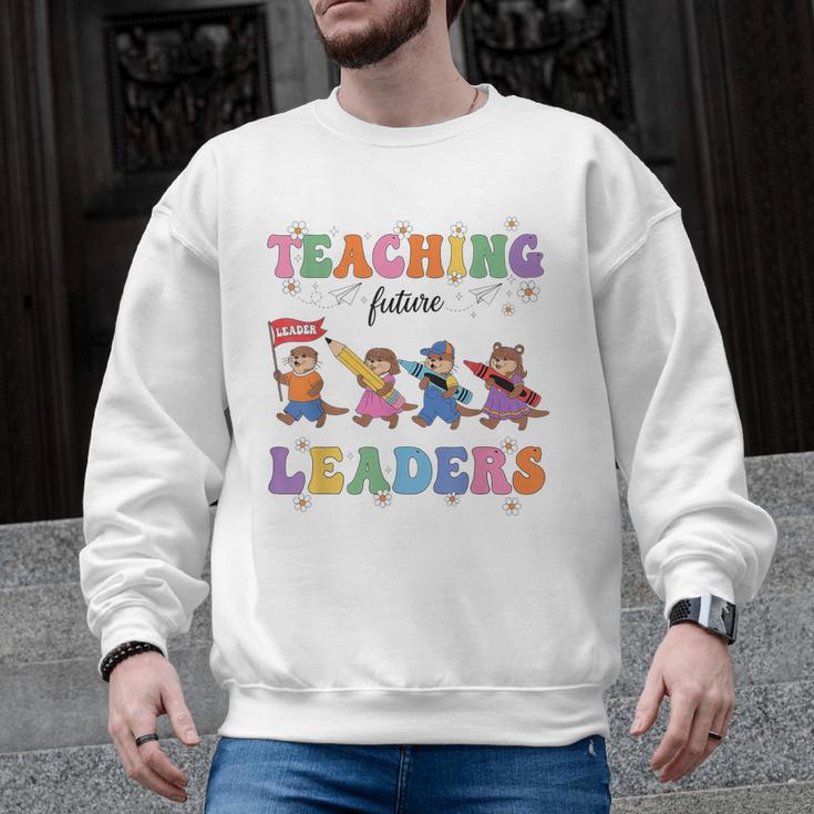 Teaching Future Leaders Otter Back To School Teacher Men Graphic Sweatshirt