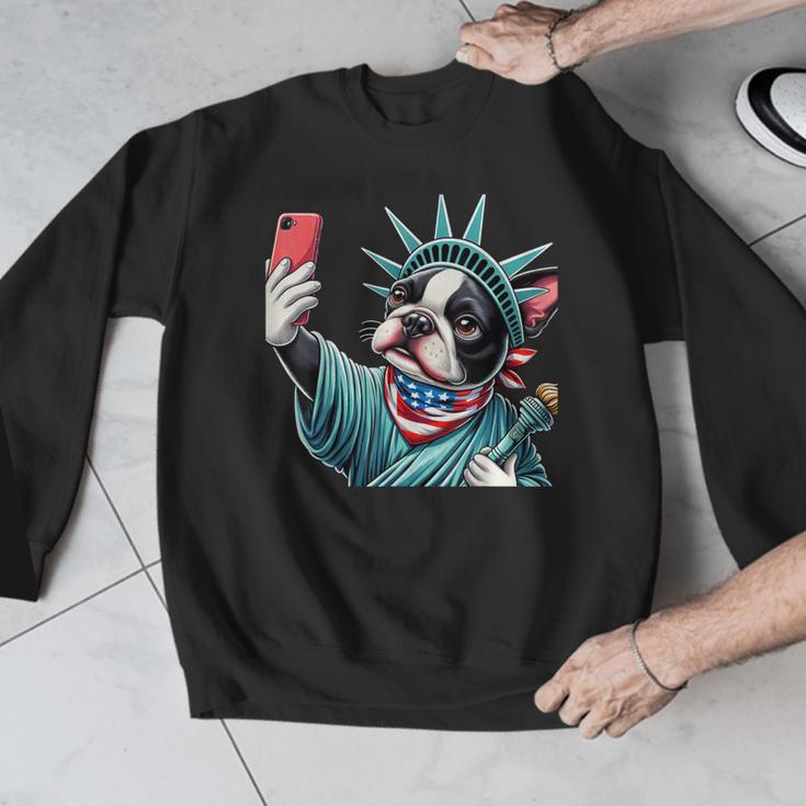 Boston Terrier Selfie Statue Of Liberty 4th Of July American Men Graphic Sweatshirt, American Boston Terrier Gifts, Boston Terrier 4th Of July Gifts, funny design