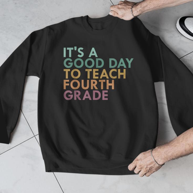 It's A Good Day To Teach Fourth Grade 4th Grade Teacher Men Graphic Sweatshirt, 4th Grade Teacher Gifts, funny design It's A Good Day To Teach Fourth Grade 4th Grade Teacher Men Graphic Sweatshirt, 4th Grade Teacher Gifts, funny design