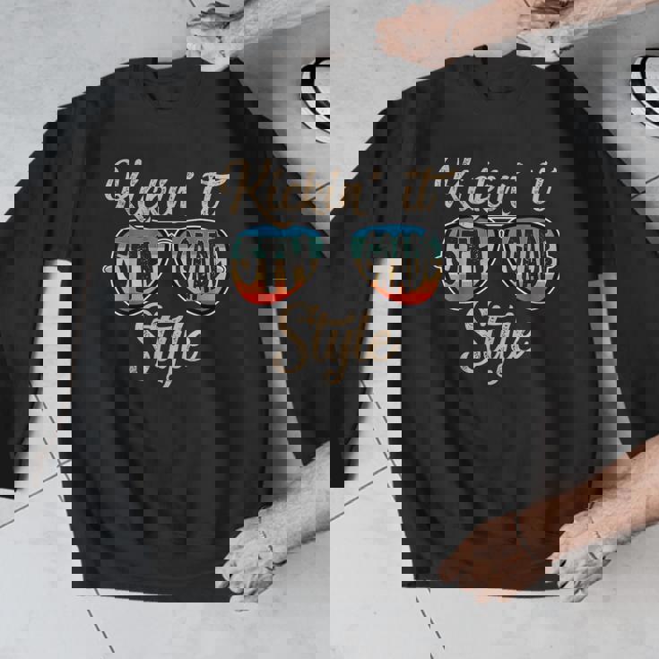 P41l Retro Kickin It 5th Grade Style Teacher Back To School For Men Women Girls Kids Men Graphic Sweatshirt, funny design