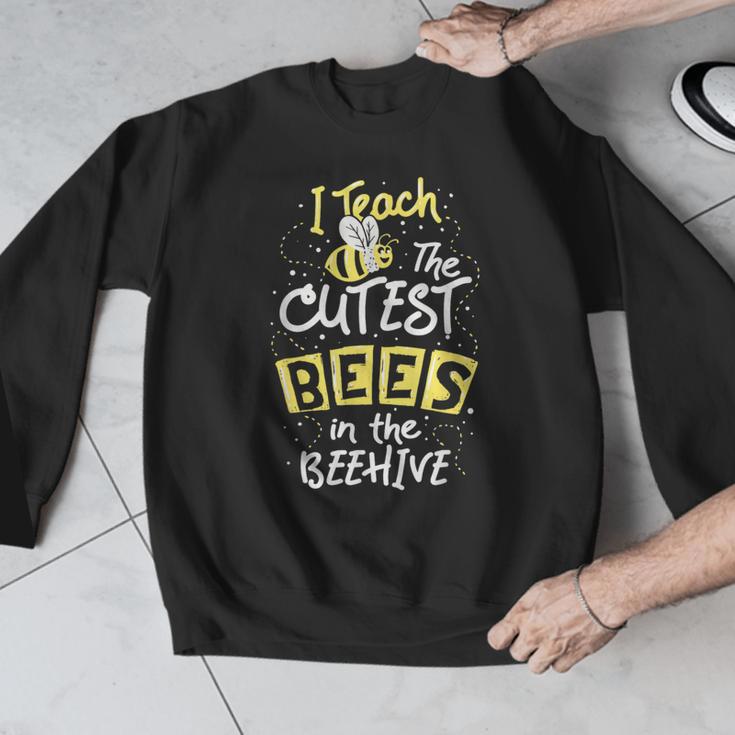 I Teach The Cutest Bees In The Beehive Kindergarten Teacher Men Graphic Sweatshirt, funny design