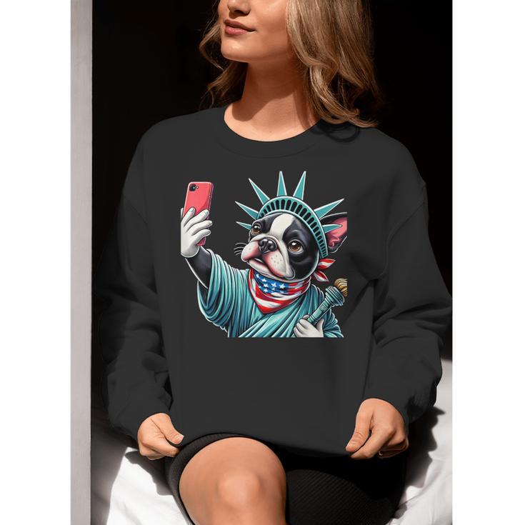 Boston Terrier Selfie Statue Of Liberty 4th Of July American Women Crewneck Sweatshirt, American Boston Terrier Sweatshirts, Boston Terrier 4th Of July Sweatshirts, funny gift