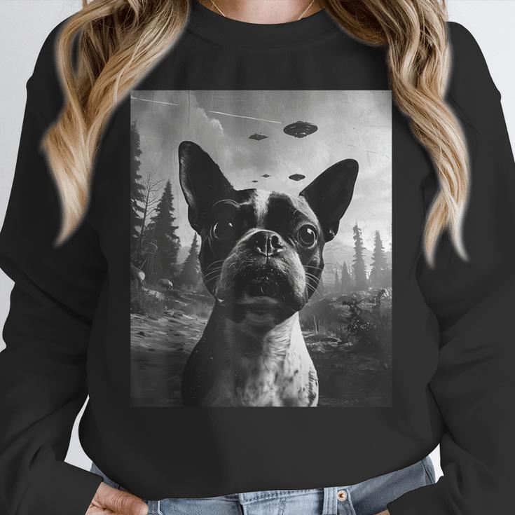 Dog Mom Dad Alien Selfie Boston Terrier UFO For Men Women Women Crewneck Sweatshirt, Mom Gifts, Boston Terrier Dad Gifts, Boston Terrier Mom Gifts, funny design