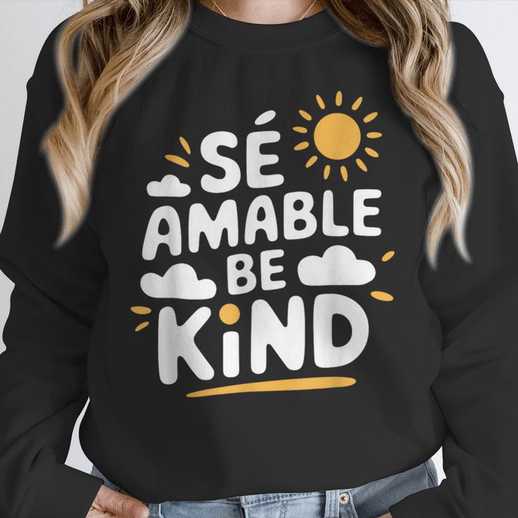 SÉ AMABLE Be Kind Bilingual Teacher Maestra Spanish Teacher Women Crewneck Sweatshirt, funny design
