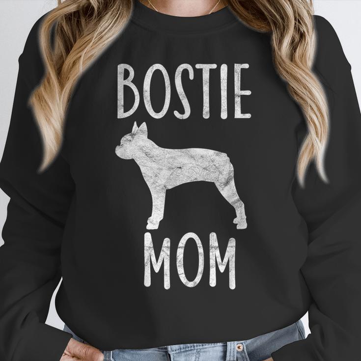 Vintage Boston Terrier Mom Dog Owner Bostie Mother Women Crewneck Sweatshirt, Mom Gifts, Boston Terrier Mom Gifts, funny design