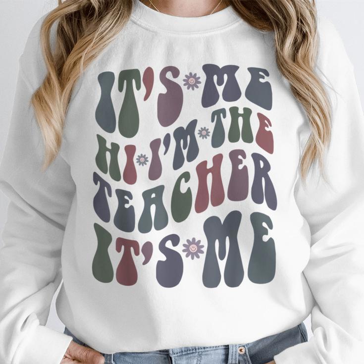 Retro IT'S ME Hi I'm The TEACHER Groovy Testing Squad Pink Women Crewneck Sweatshirt, Groovy Teacher Gifts, funny design