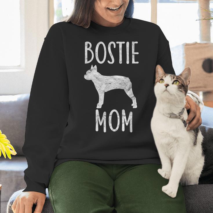Vintage Boston Terrier Mom Dog Owner Bostie Mother Women Crewneck Sweatshirt, Boston Terrier Mom Sweatshirts, gift for family, gift for coworker