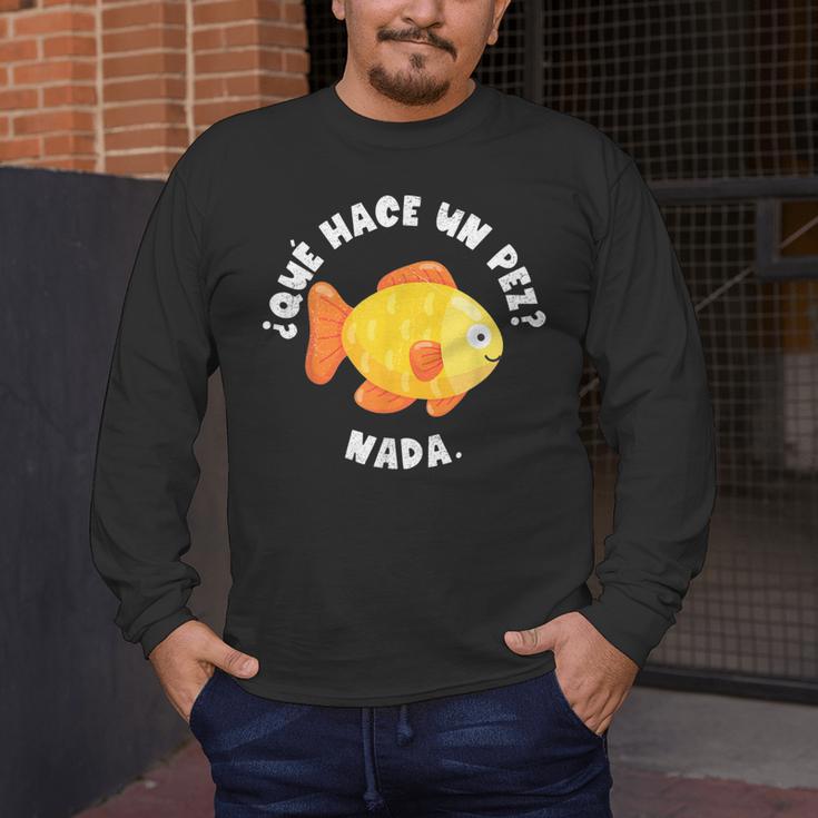 Que Hace Un Pez Nada Spanish Teacher Bilingual Teacher Dual Men's Long Sleeve T-Shirt, funny design