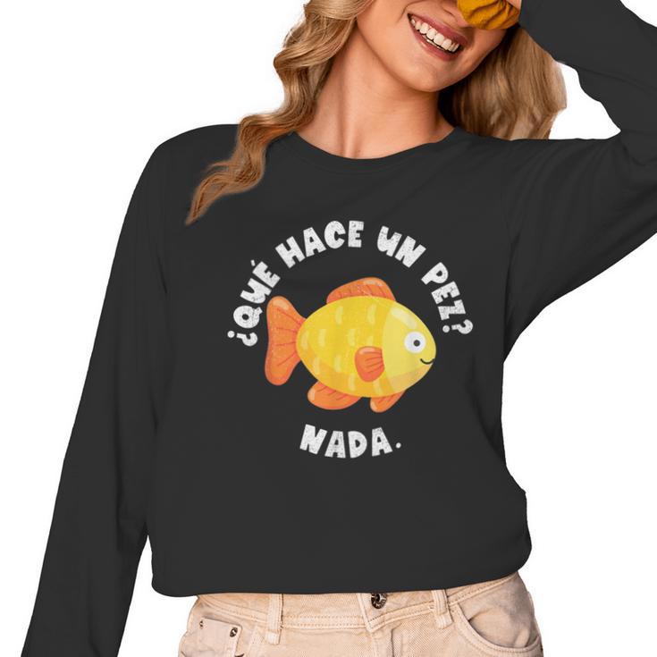 Que Hace Un Pez Nada Spanish Teacher Bilingual Teacher Dual Women Long Sleeve T-Shirt