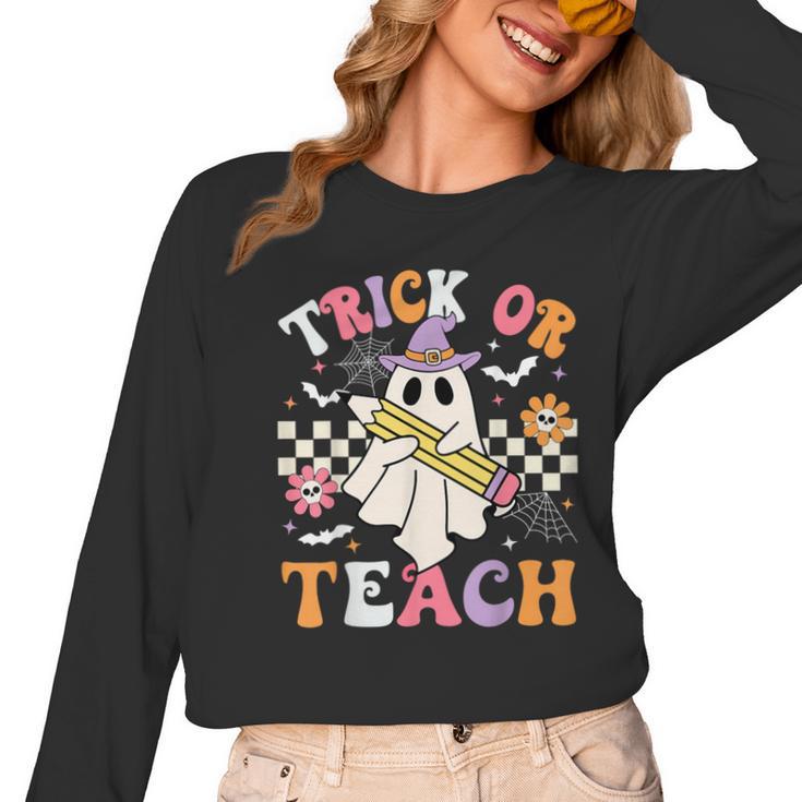Trick Or Teach Groovy Teacher Halloween Retro Teacher Ghost Women Long Sleeve T-Shirt