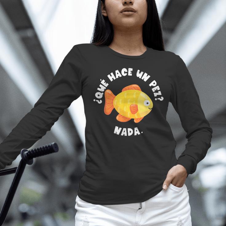 Que Hace Un Pez Nada Spanish Teacher Bilingual Teacher Dual Women Long Sleeve T-Shirt, gift for family, gift for coworker Que Hace Un Pez Nada Spanish Teacher Bilingual Teacher Dual Women Long Sleeve T-Shirt, gift for family, gift for coworker