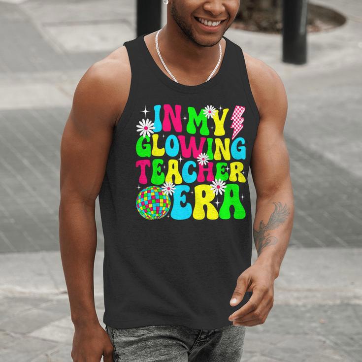 Retro Groovy In My Glowing Teacher Era Happy Teacher's Day Men Tank Top, Groovy Teacher Tank Tops, funny gift