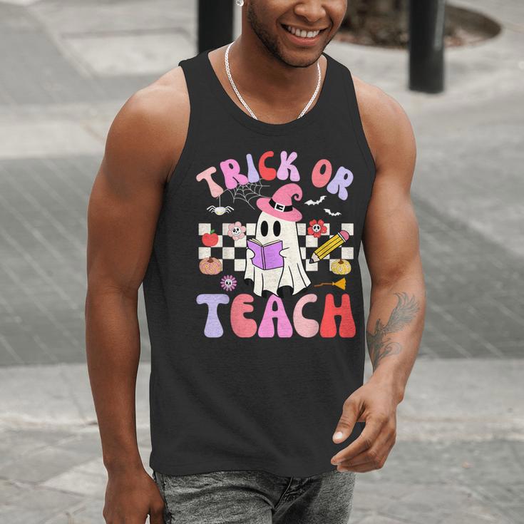 Trick Or Teach Halloween Teacher Floral Ghost Groovy Men Tank Top, Groovy Teacher Tank Tops, funny gift
