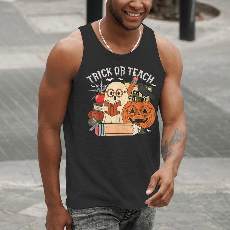 Trick Or Teach Retro Halloween Teacher Women Men Costume Men Tank Top, funny gift