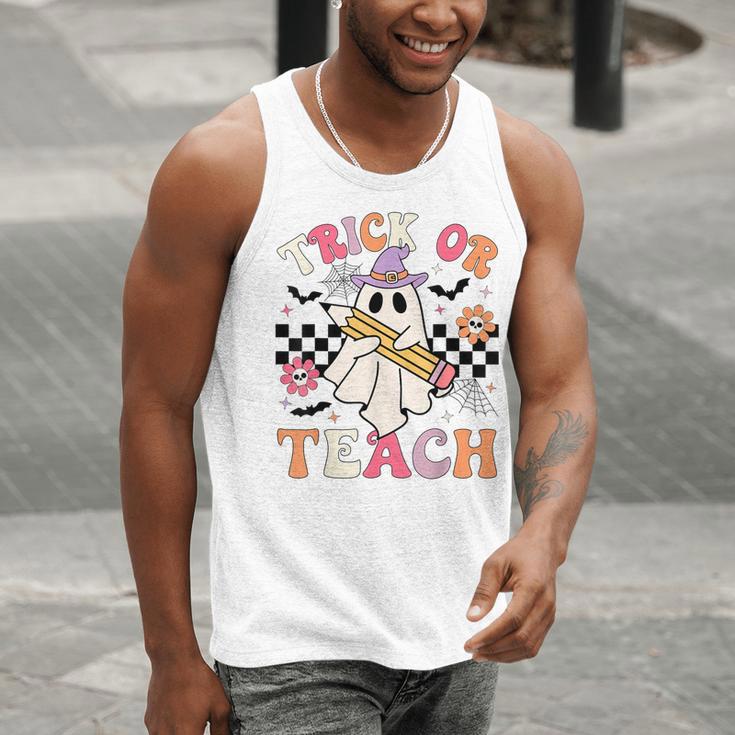 Trick Or Teach Groovy Teacher Halloween Retro Floral Ghost Men Tank Top, Groovy Teacher Tank Tops, funny gift Trick Or Teach Groovy Teacher Halloween Retro Floral Ghost Men Tank Top, Groovy Teacher Tank Tops, funny gift
