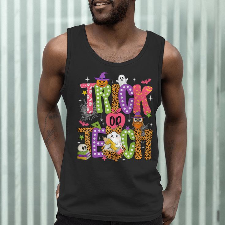 Retro Trick Or Teach Leopard Ghost Halloween Spooky Teacher Men Tank Top, novelty gifts, funny gifts