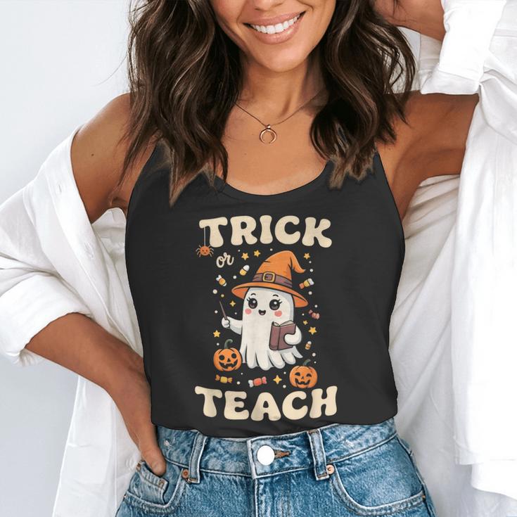 Halloween Teacher Shirts Women School Trick Or Teach Groovy Flowy Tank, funny gift