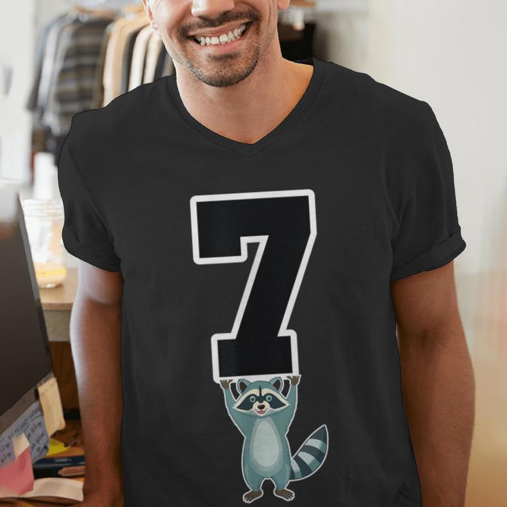 6 7 Matching Teachers Halloween Costume Raccoon Men's V-Neck T-Shirt, funny gift