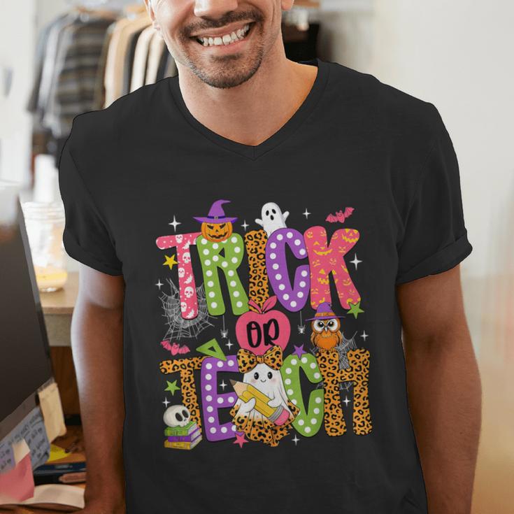 Retro Trick Or Teach Leopard Ghost Halloween Spooky Teacher Men's V-Neck T-Shirt, funny gift Retro Trick Or Teach Leopard Ghost Halloween Spooky Teacher Men's V-Neck T-Shirt, funny gift