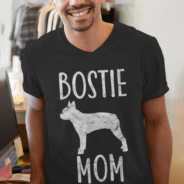 Vintage Boston Terrier Mom Dog Owner Bostie Mother Men's V-Neck T-Shirt, Boston Terrier Mom Shirts, funny gift