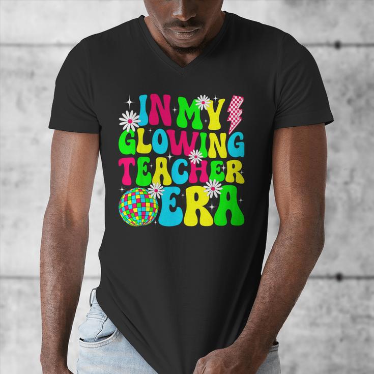 Retro Groovy In My Glowing Teacher Era Happy Teacher's Day Men's V-Neck T-Shirt, Groovy Teacher Gifts, funny design Retro Groovy In My Glowing Teacher Era Happy Teacher's Day Men's V-Neck T-Shirt, Groovy Teacher Gifts, funny design