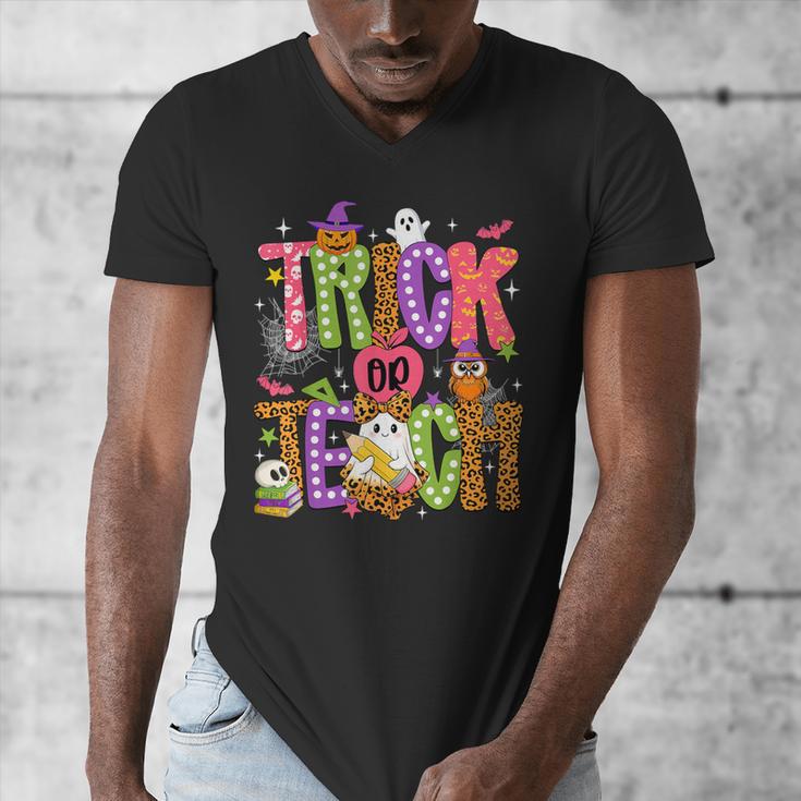 Retro Trick Or Teach Leopard Ghost Halloween Spooky Teacher Men's V-Neck T-Shirt, funny design Retro Trick Or Teach Leopard Ghost Halloween Spooky Teacher Men's V-Neck T-Shirt, funny design