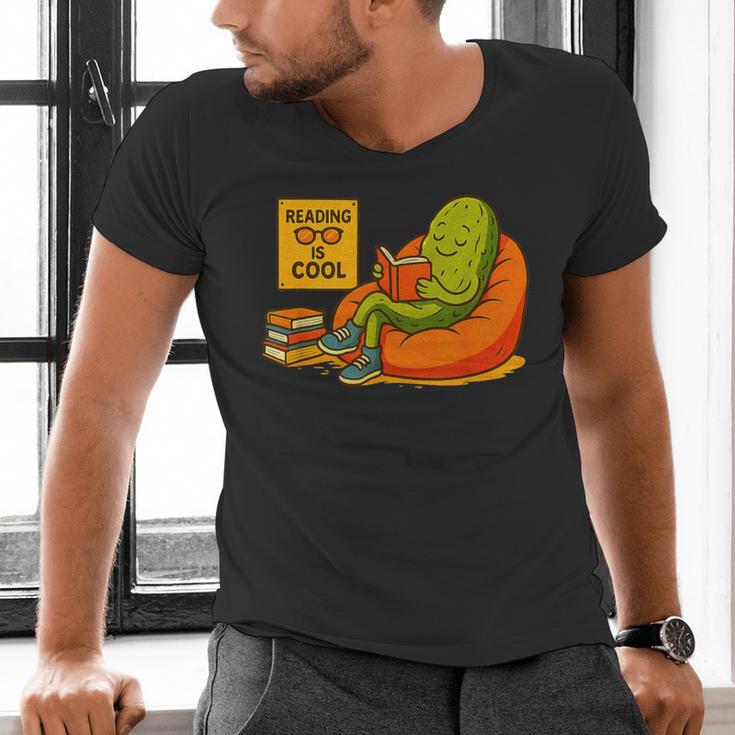 Pickle Reading Books Bookworm Teacher Librarian Kids Retro Men's V-Neck T-Shirt, gift for family, gift for coworker