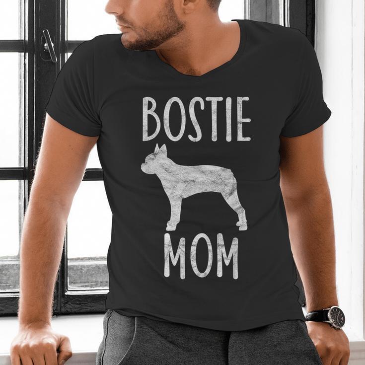 Vintage Boston Terrier Mom Dog Owner Bostie Mother Men's V-Neck T-Shirt, Boston Terrier Mom Shirts, gift for family, gift for coworker