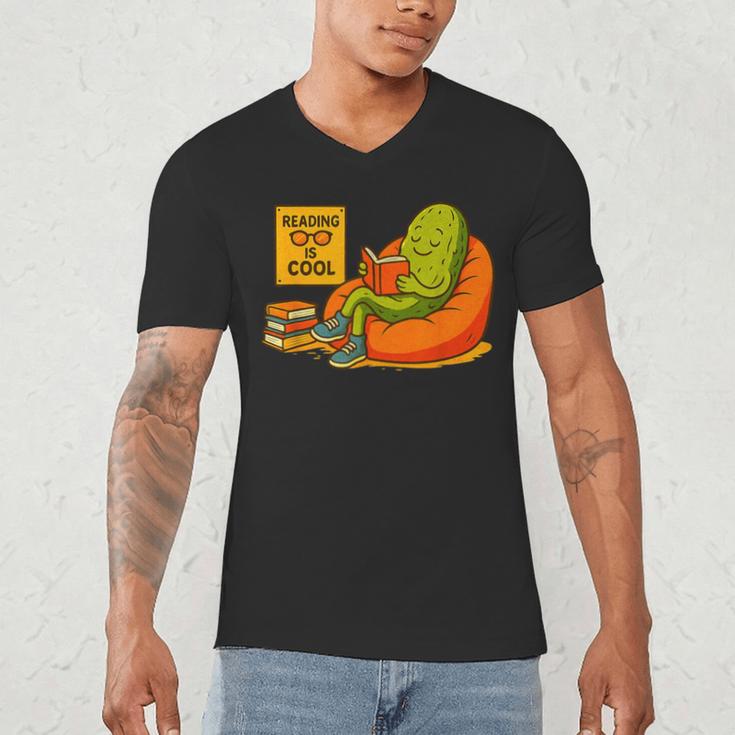 Pickle Reading Books Bookworm Teacher Librarian Kids Retro Men's V-Neck T-Shirt, novelty gifts, funny gifts